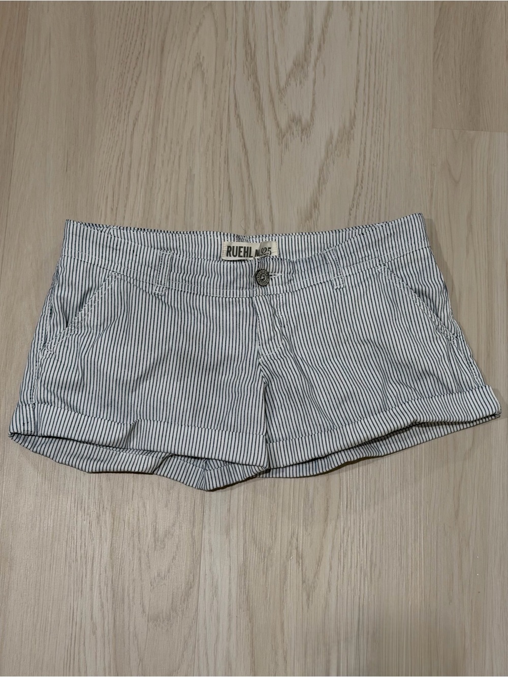 Ruehl 925 Women’s Blue & White Striped Jean Shorts - Picture 2 of 3
